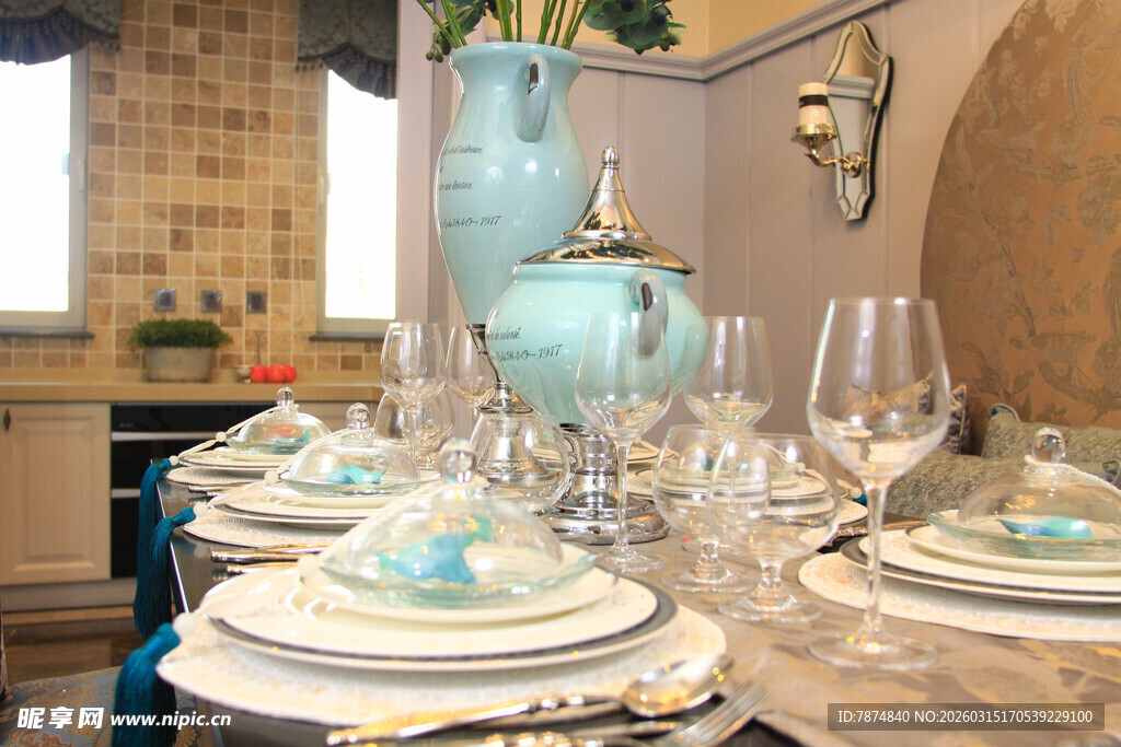 优雅餐桌布置 尽显精致格调