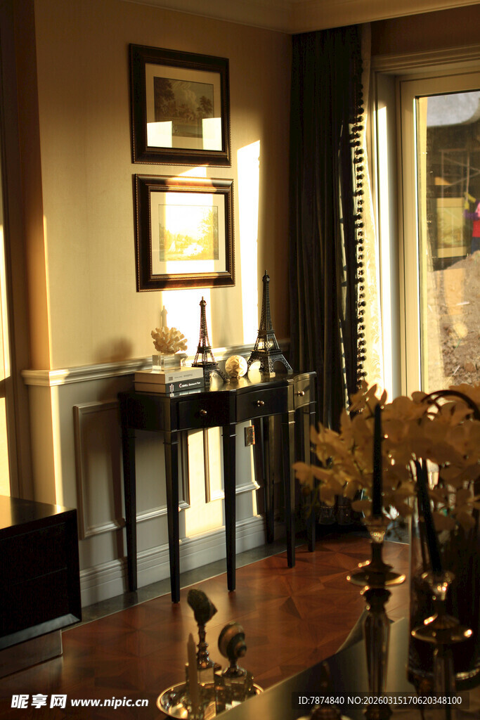 温馨客厅一角的精致布置