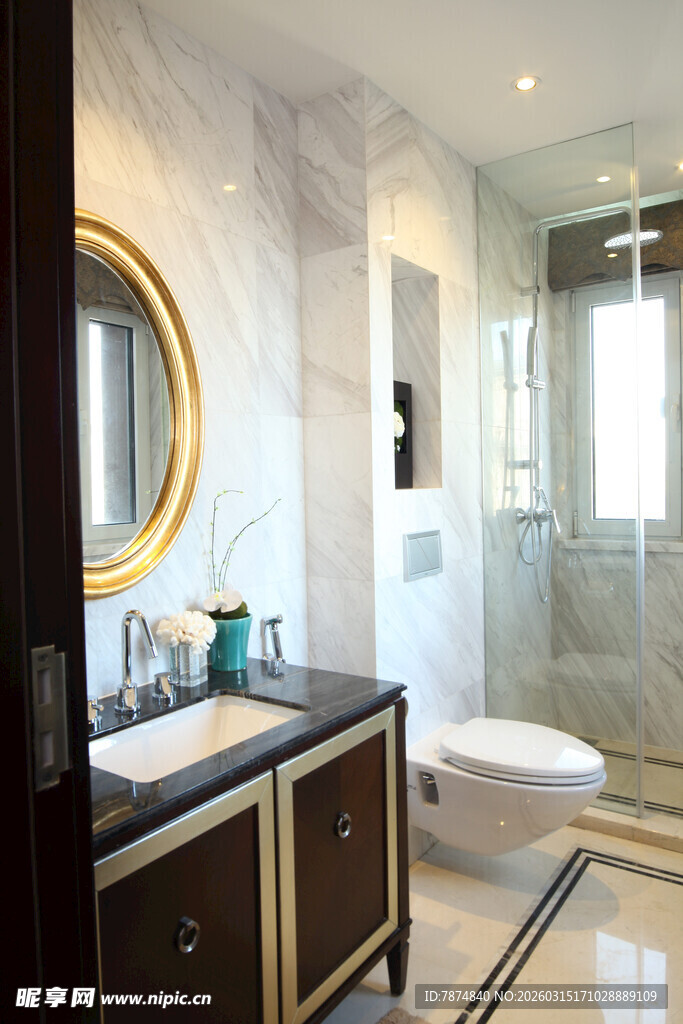 现代奢华风格的精致浴室