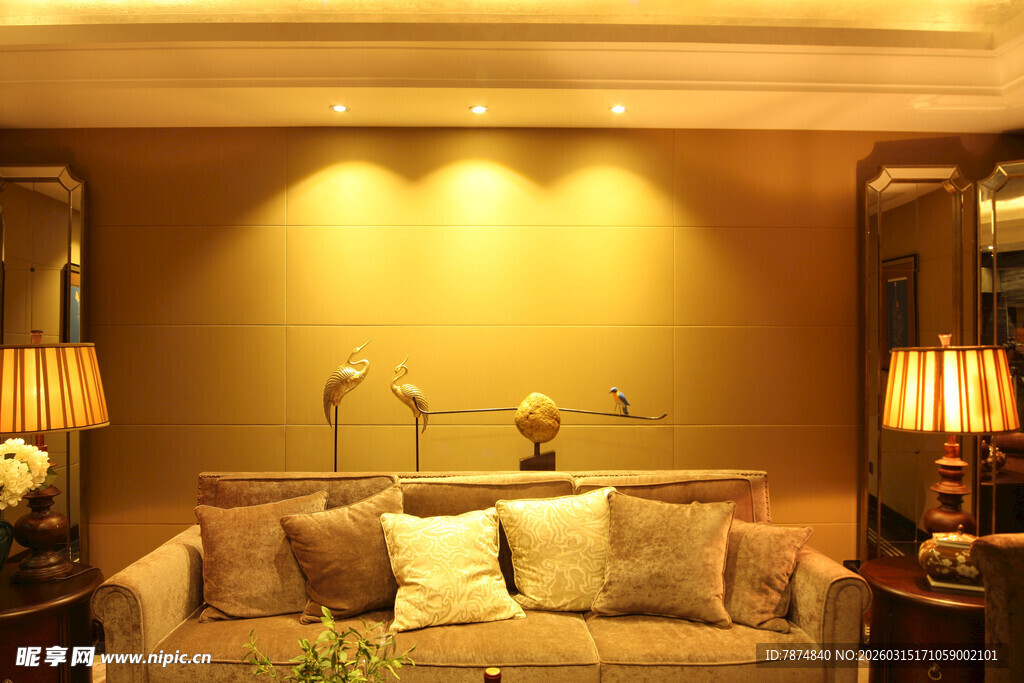 温馨客厅沙发灯光布置