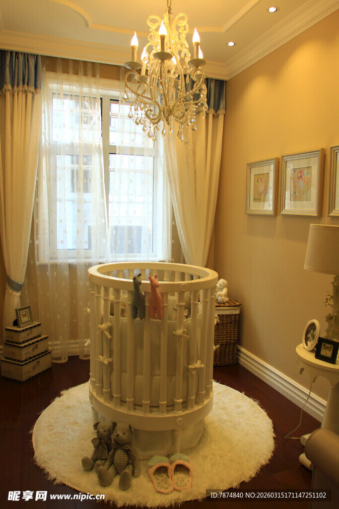 欧式婴儿房温馨精致布置