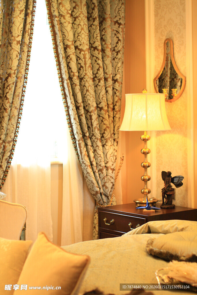 温馨雅致的卧室窗边景致