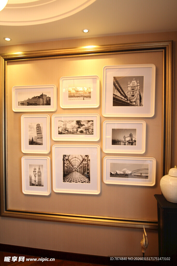 墙上艺术黑白摄影作品展示