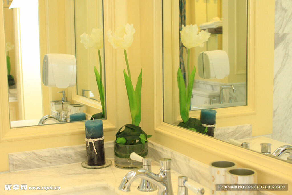 温馨浴室洗手台场景