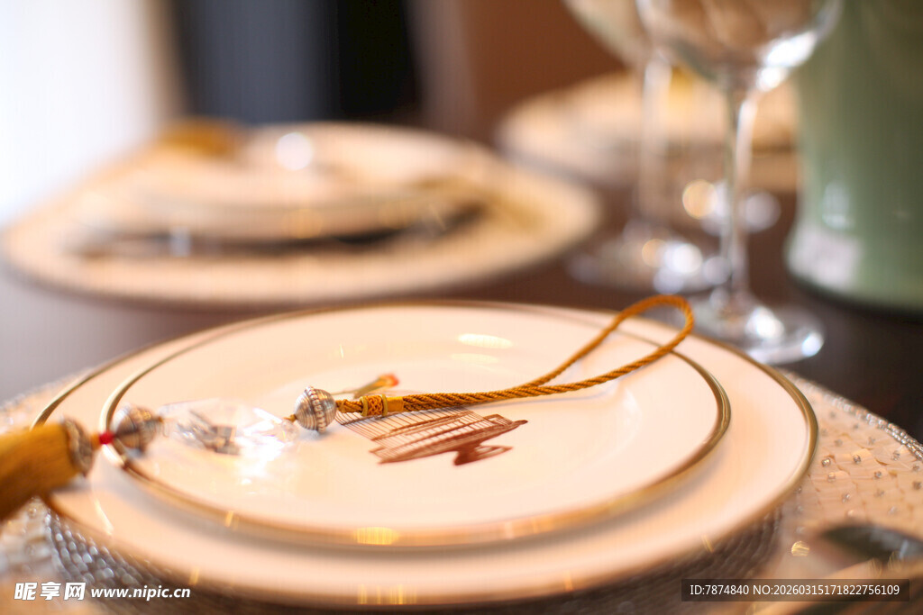 精致摆盘餐具 尽显优雅