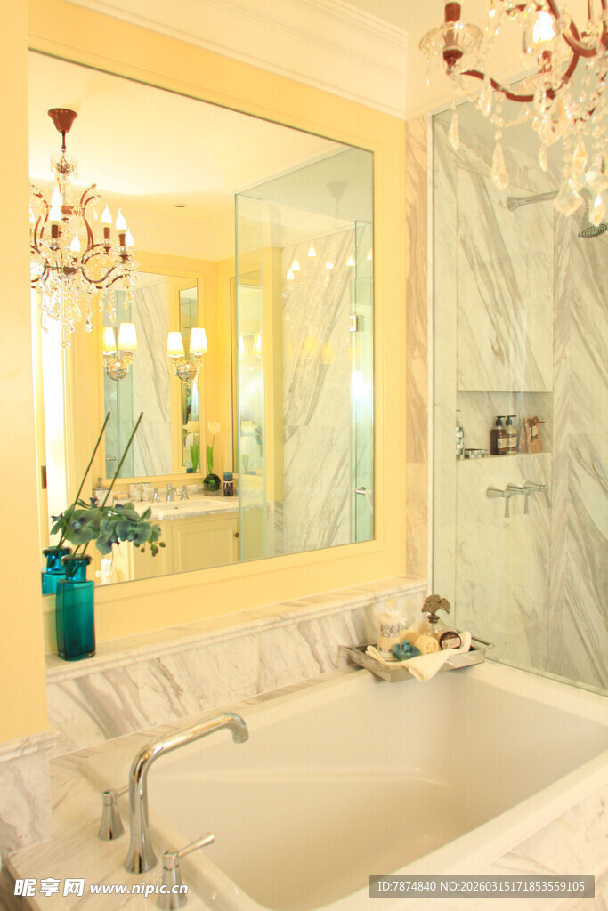 奢华浴室浴缸与精致装饰