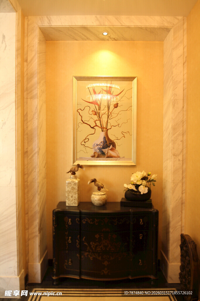 温馨玄关装饰一角