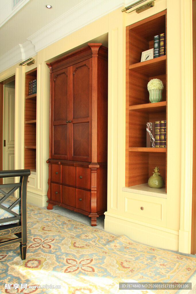 古典风格木质书柜陈列厅