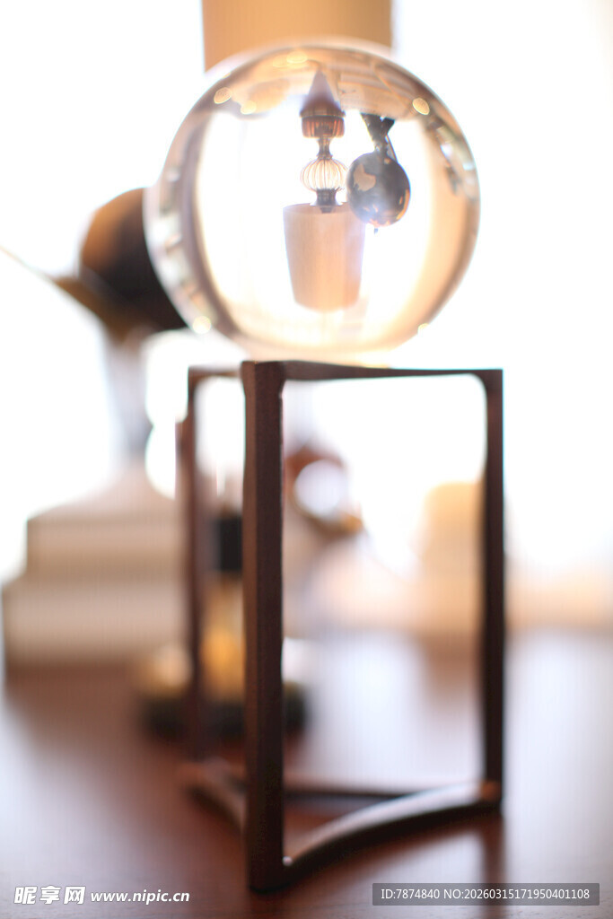 精致水晶球摆件