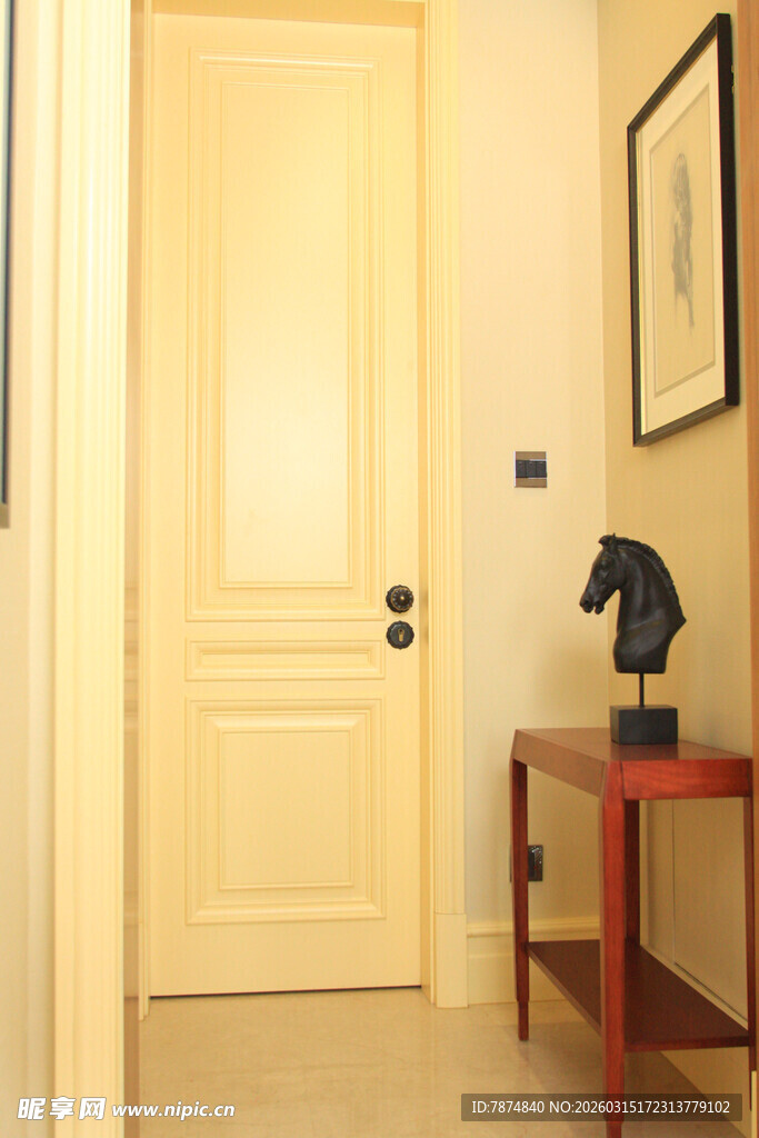 简约室内过道门旁装饰场景