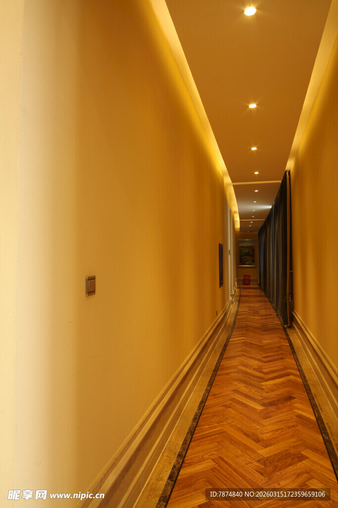 酒店走廊的温馨灯光画面