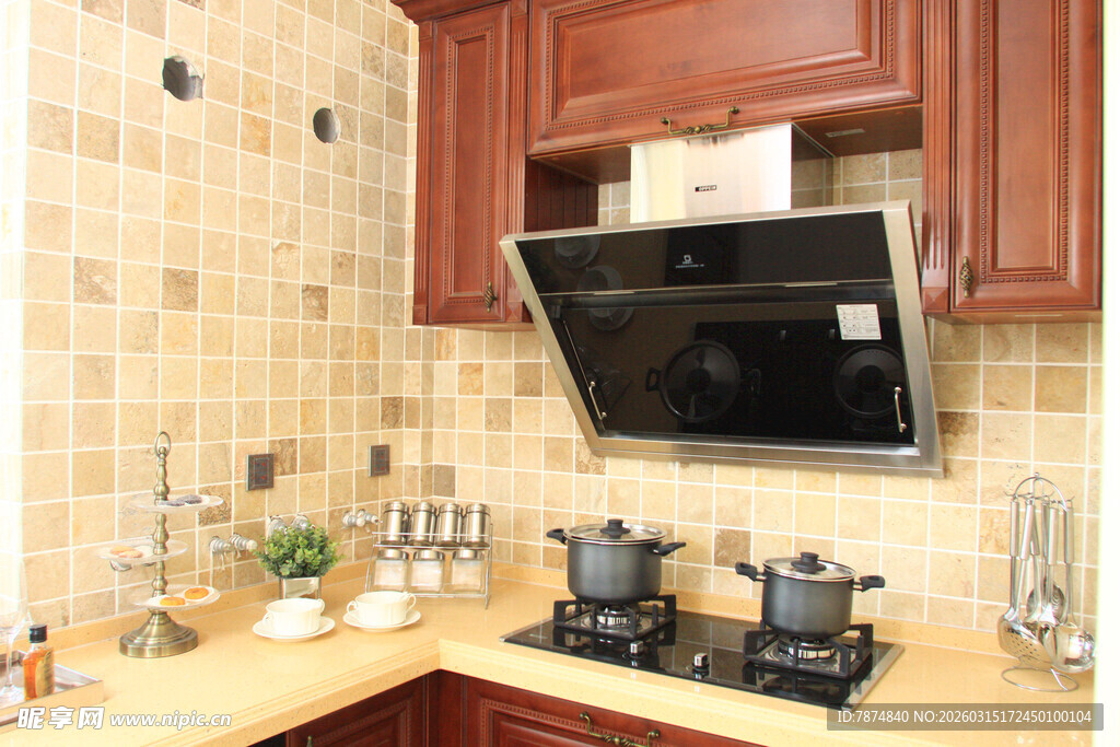 现代风格厨房的温馨一角