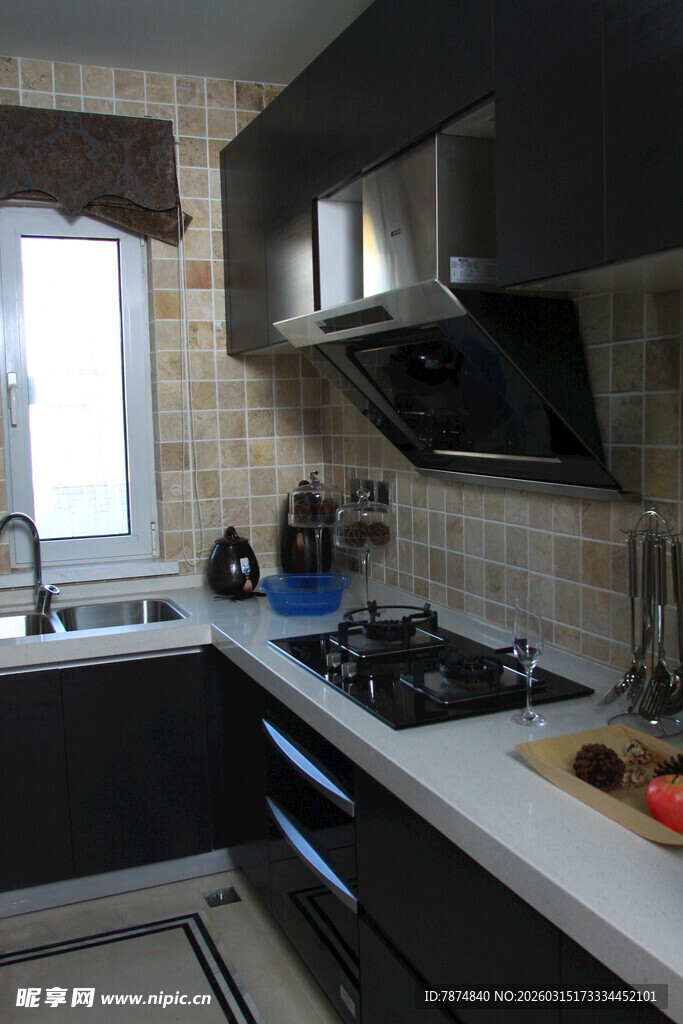 现代简约风格的厨房空间