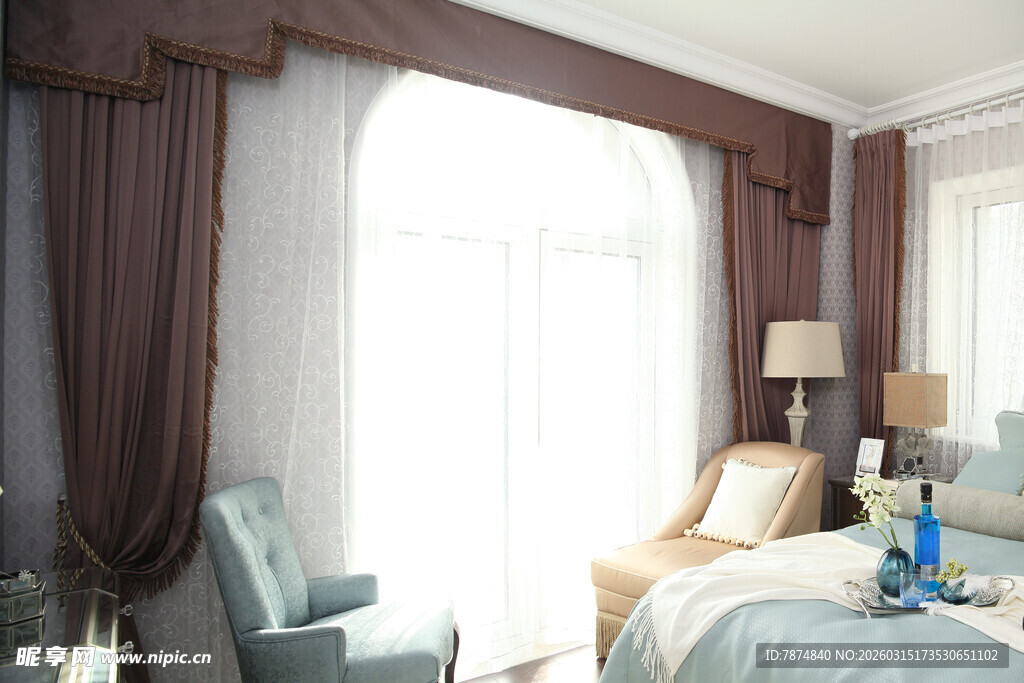 优雅卧室窗帘与舒适家具