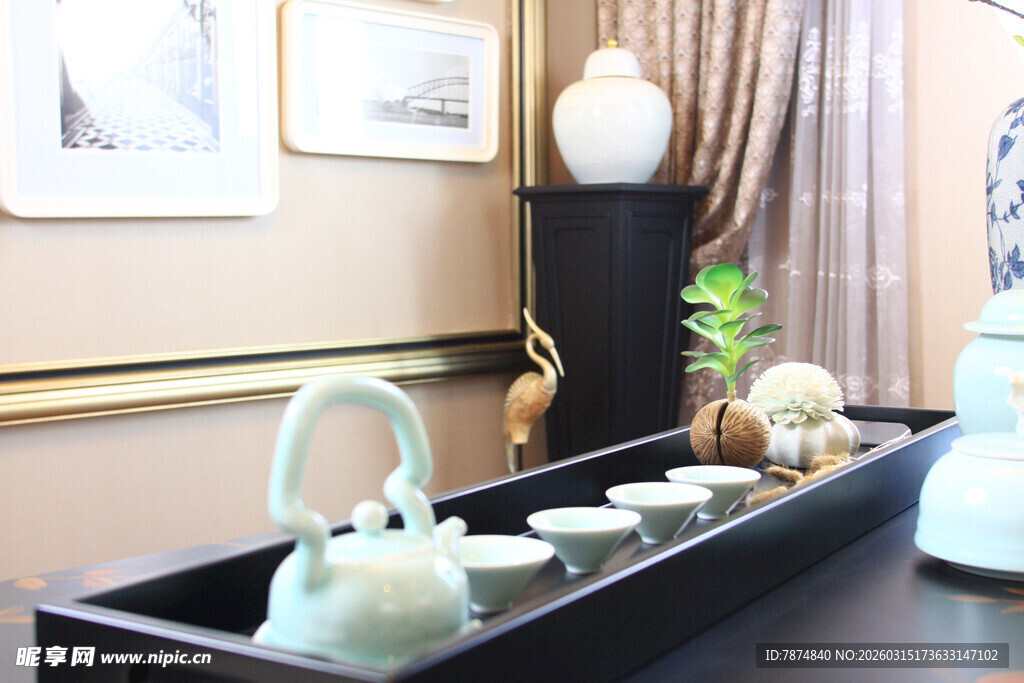 中式雅致茶具摆设于桌