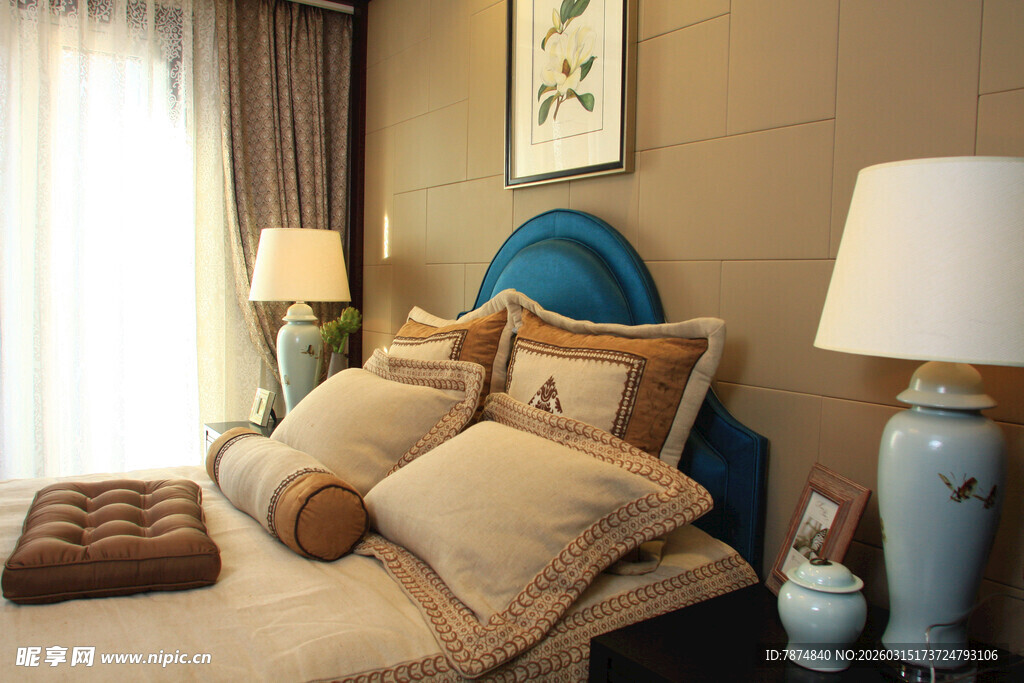 温馨卧室 精致床头布置