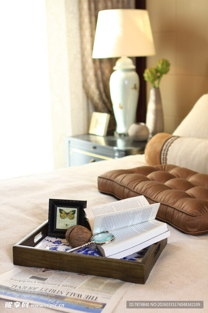 床上托盘享惬意早餐时光