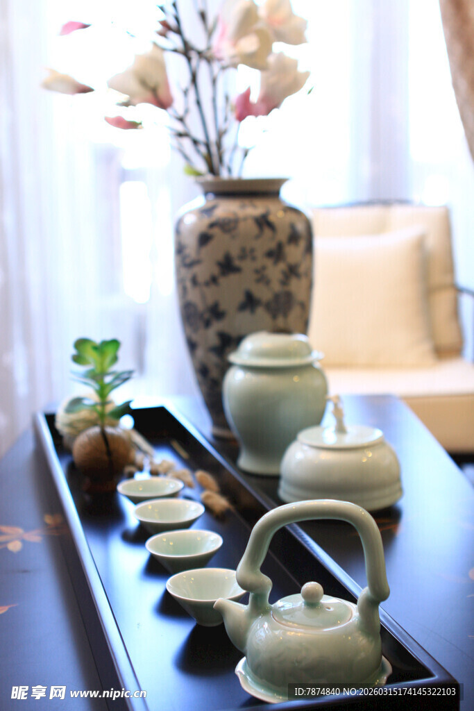 中式典雅茶具与盆栽组合