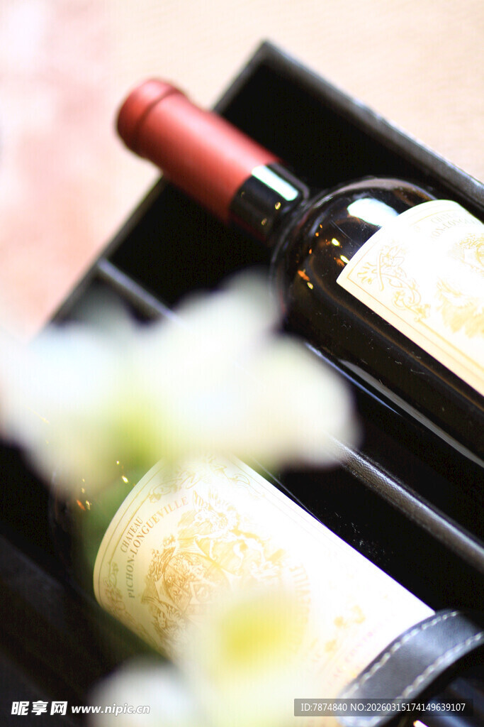 精致摆放的多瓶葡萄酒