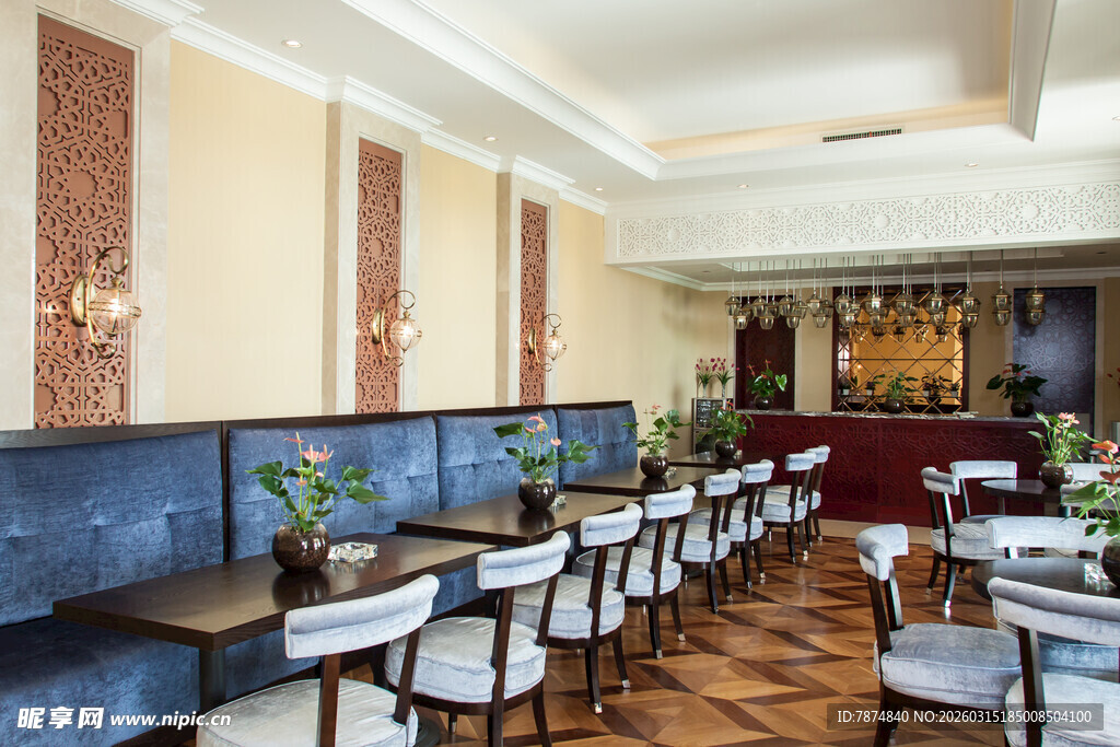 优雅复古风餐厅室内景致