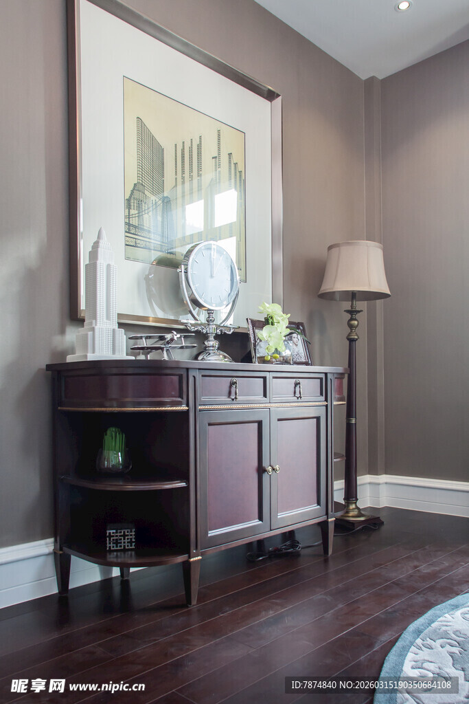 优雅客厅角落的精致陈设