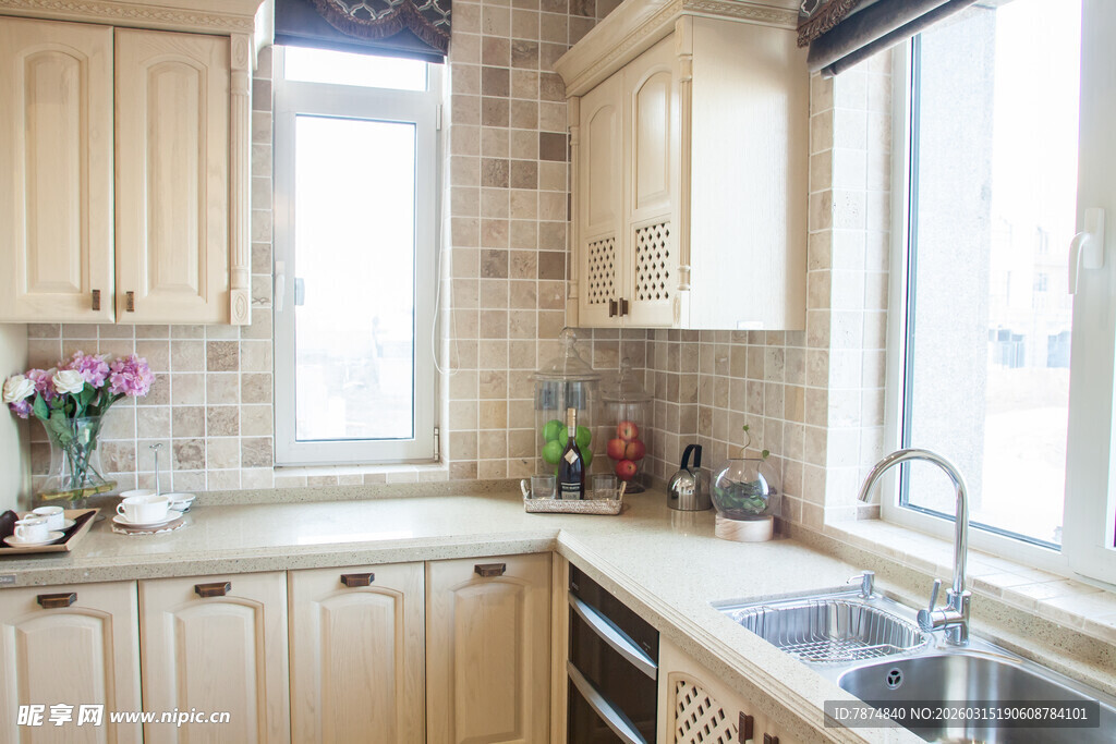 温馨木质厨房 优雅生活空间