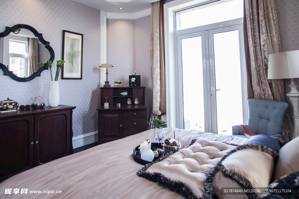 温馨雅致的卧室一角