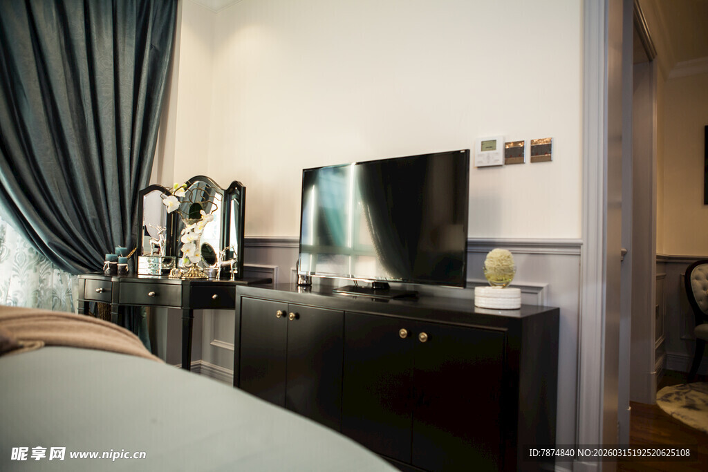 现代卧室一角精致梳妆台