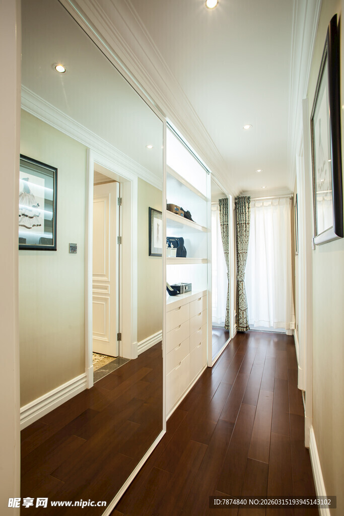 现代简约风格的家居走廊