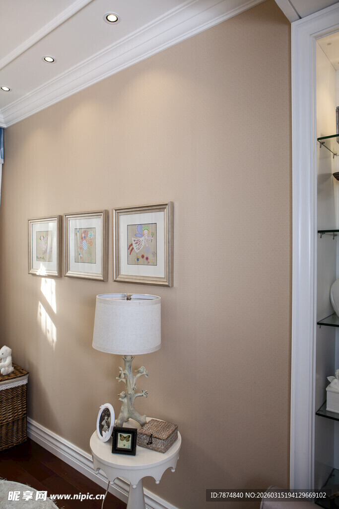 温馨简约客厅一角装饰