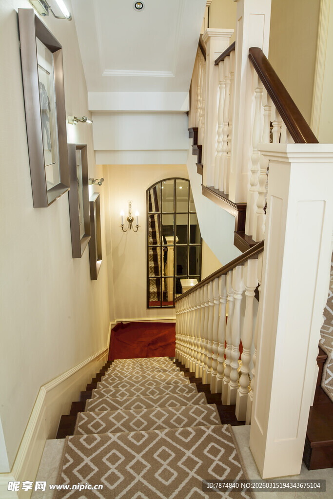 复古风格的温馨家居走廊