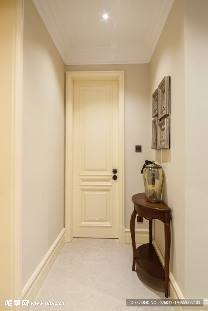 简约温馨的室内过道一角