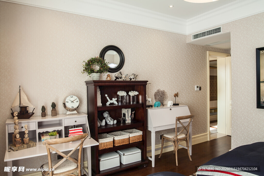 温馨复古风书房一角