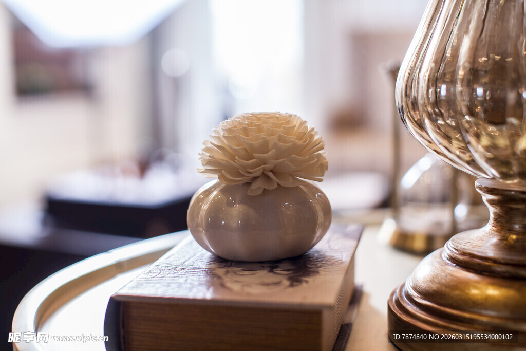 复古摆件 精致花瓶与台灯