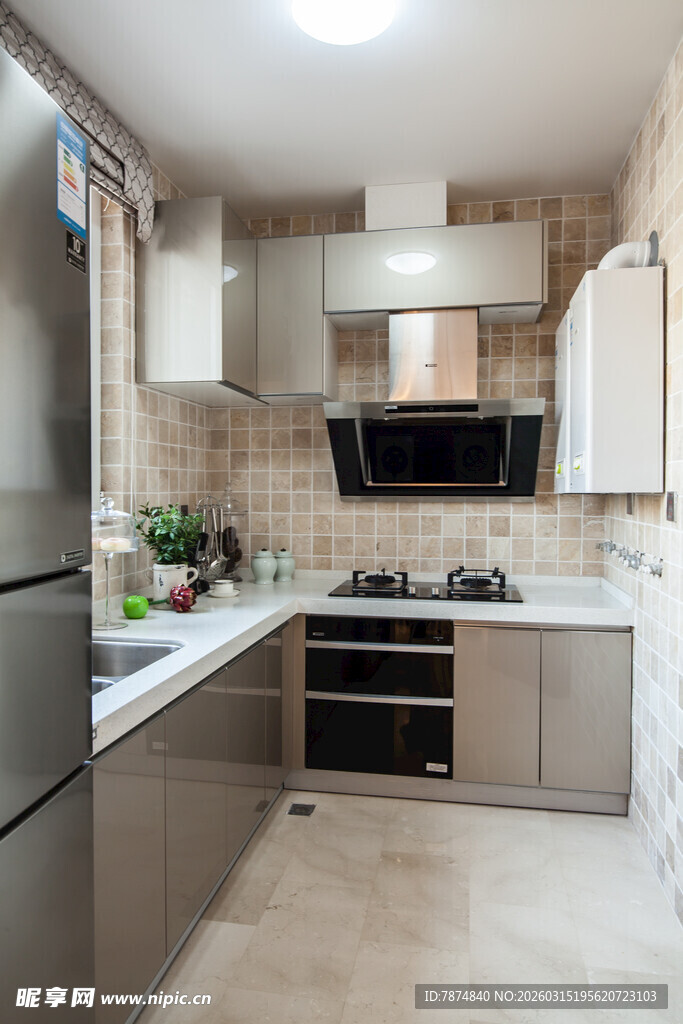 现代简约风格的厨房空间