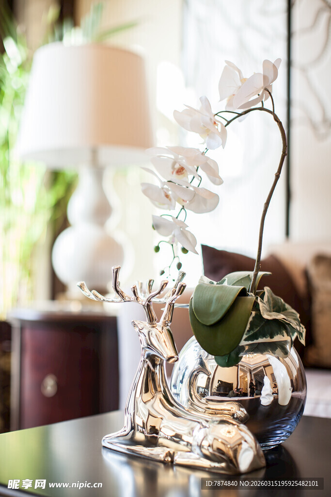 精致金属兰花摆件