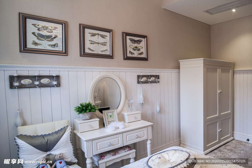 温馨简约风卧室梳妆台一角