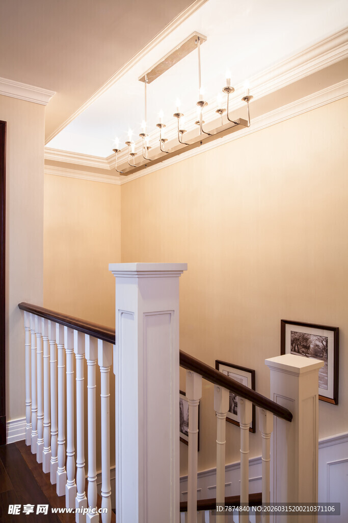 温馨典雅的室内楼梯场景