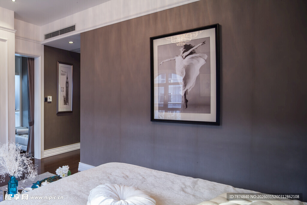 现代卧室墙面挂画装饰