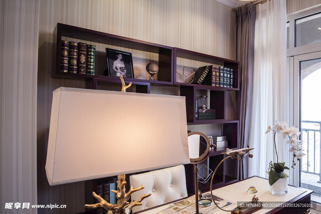 现代书房一角的温馨布置