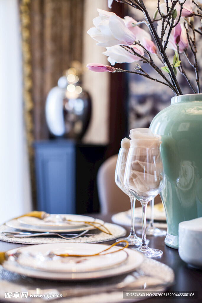 精致餐桌布置 尽显优雅情调