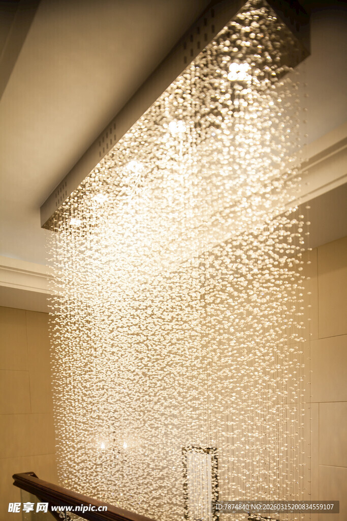 璀璨水晶吊灯装饰空间