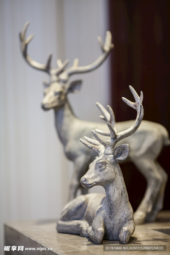 精致鹿形摆件展示