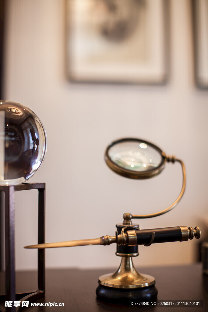 复古放大镜摆件展示