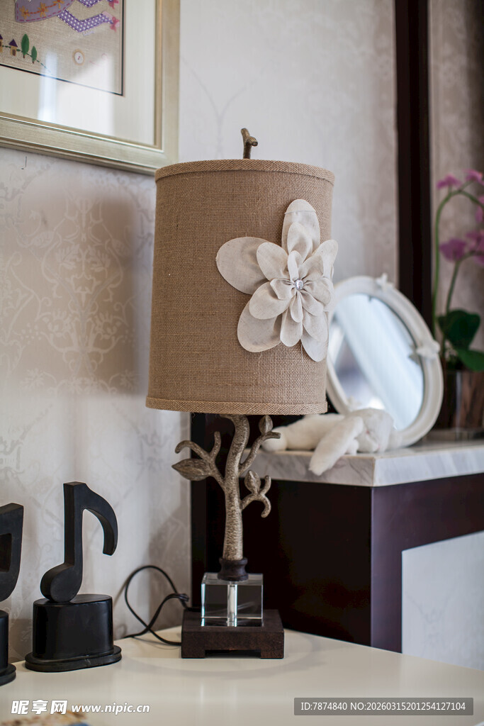 简约花朵台灯家居摆件