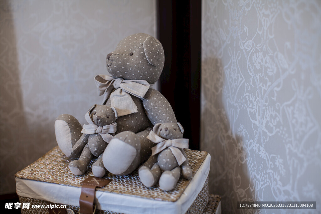 复古风毛绒玩具摆件展示