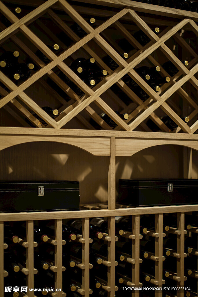 精致酒架展示葡萄酒世界
