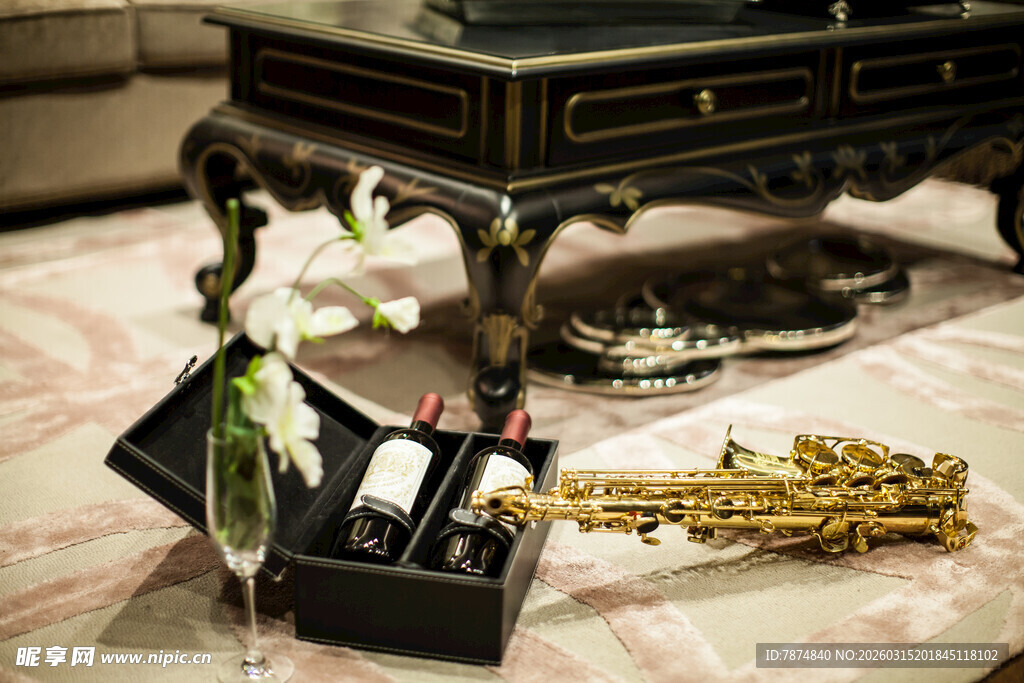 奢华家居摆件与精致装饰