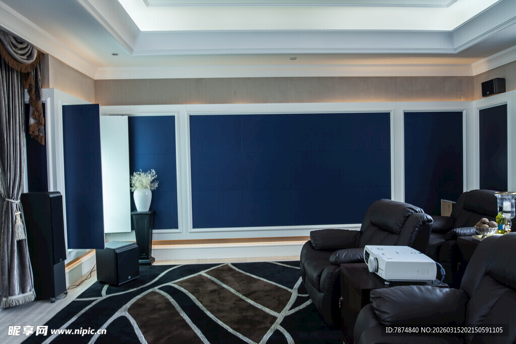 现代豪华家庭影音室空间