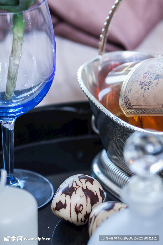 精致茶具与装饰摆件